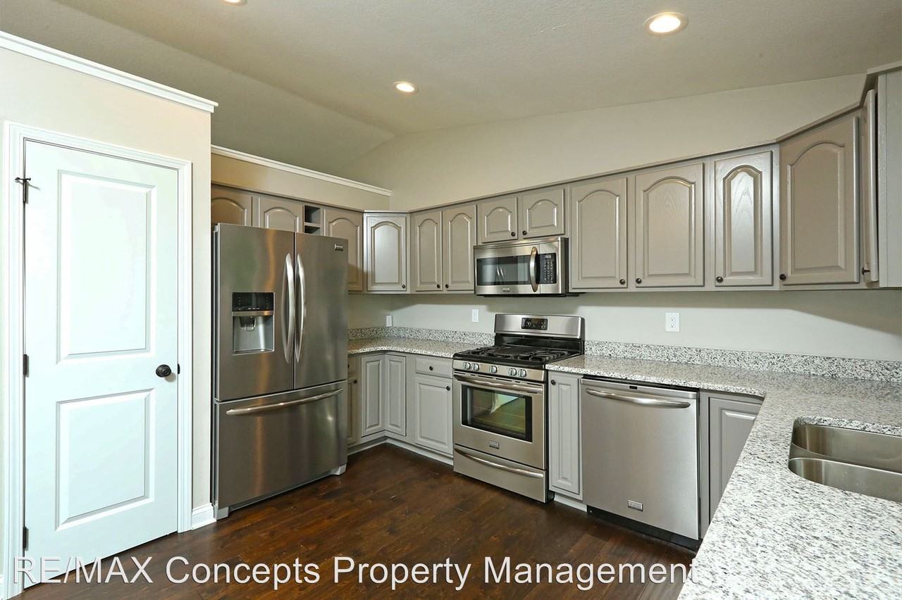 1101 Phillips St - Photo 2 of 39