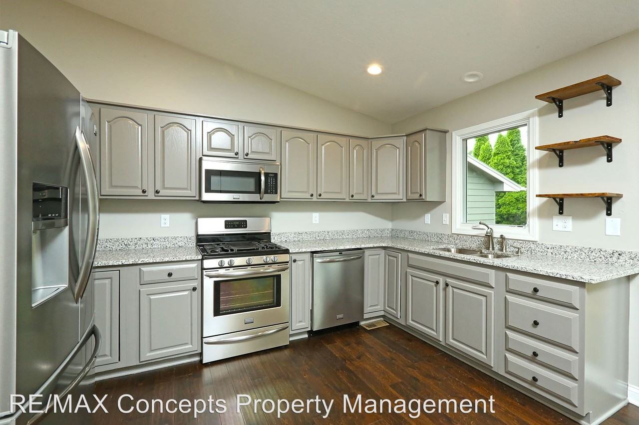 1101 Phillips St - Photo 3 of 39