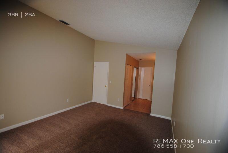 15060 Norfolk Ln - Photo 2 of 6