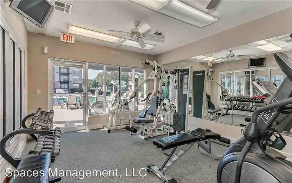 Summit 320 2301 Veterans Memorial Pkwy - Photo 3 of 8