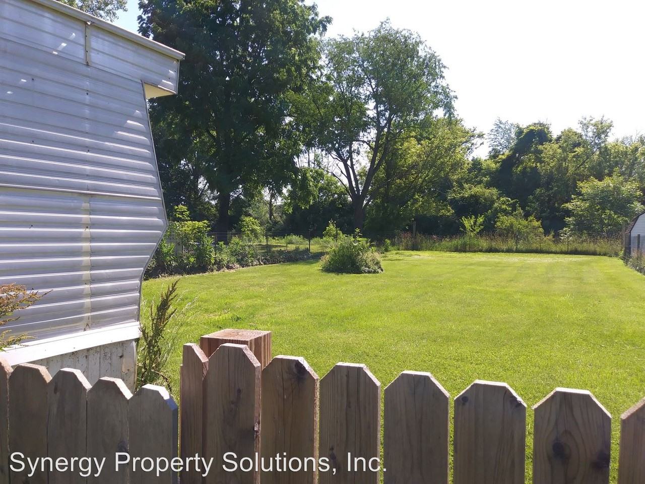 1103 S Market St - Photo 2 of 10