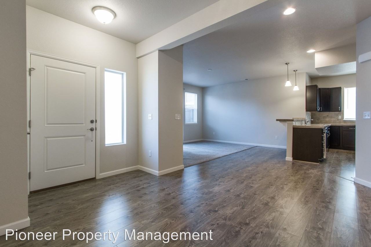 1761 Aspen Meadows Cir - Photo 2 of 12