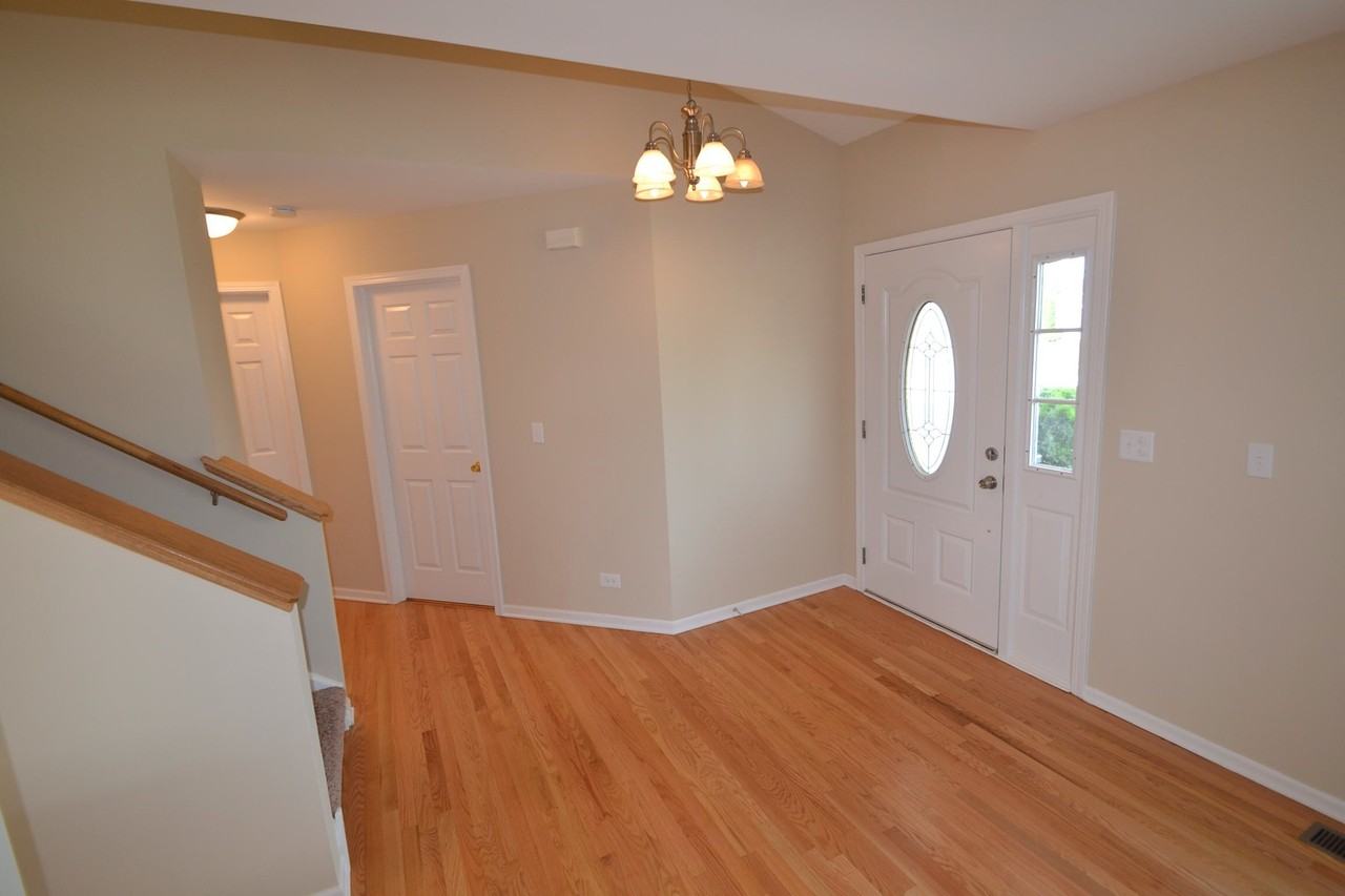 9674 Bedford Dr - Photo 3 of 10