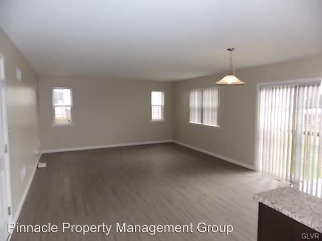 2038 S Wood St - Photo 2 of 13