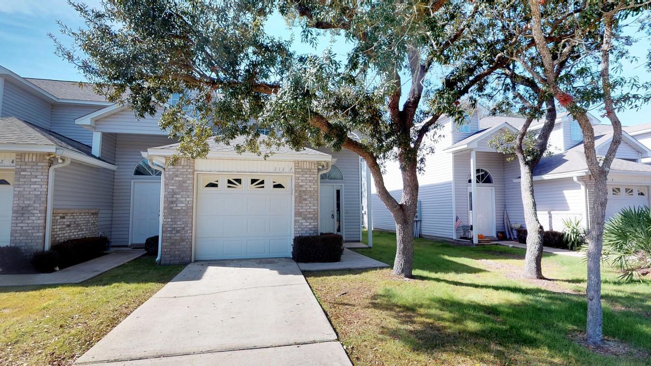 212 Tooke St - Photo 2 of 5