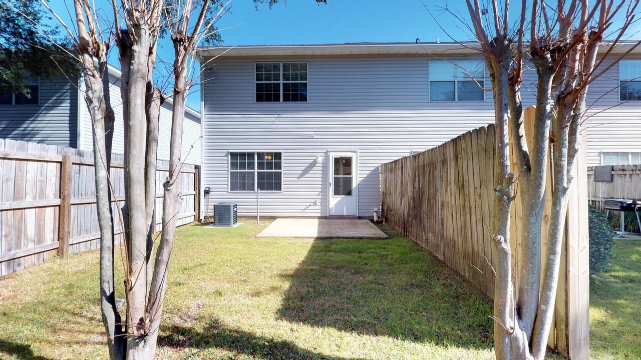 212 Tooke St - Photo 3 of 5