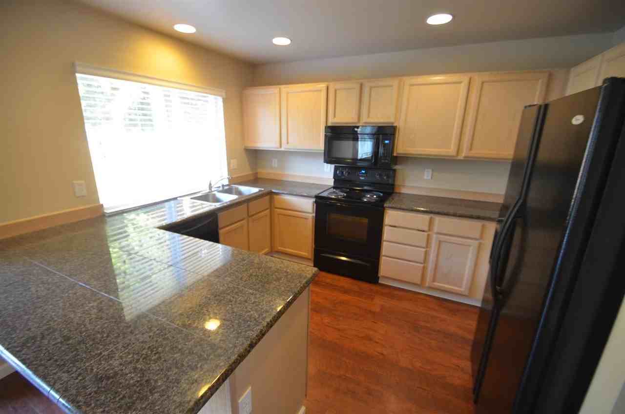 7002 60th Pl NE - Photo 3 of 12