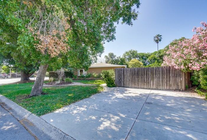 12931 Quito Rd - Photo 3 of 50