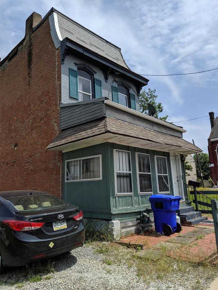 1906 Chateau St - Photo 3 of 10