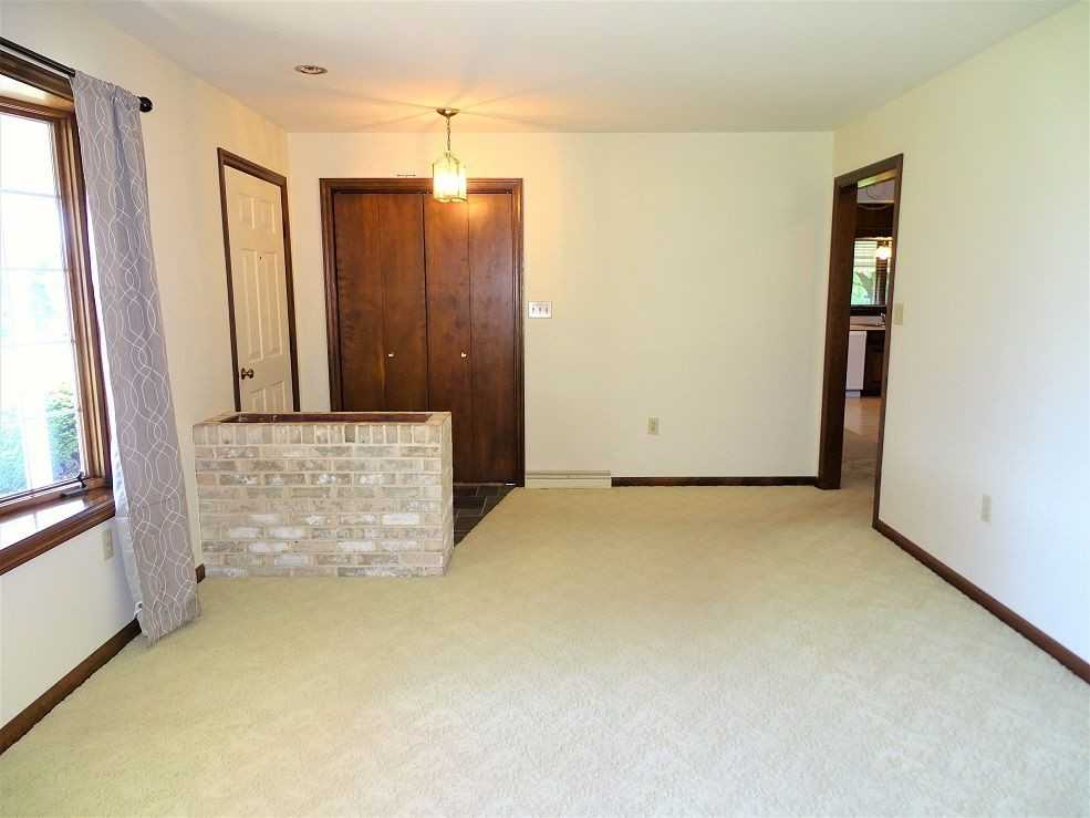 1076 Springville Rd - Photo 3 of 28