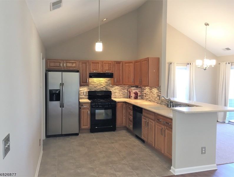 103 Bourne Cir - Photo 3 of 9