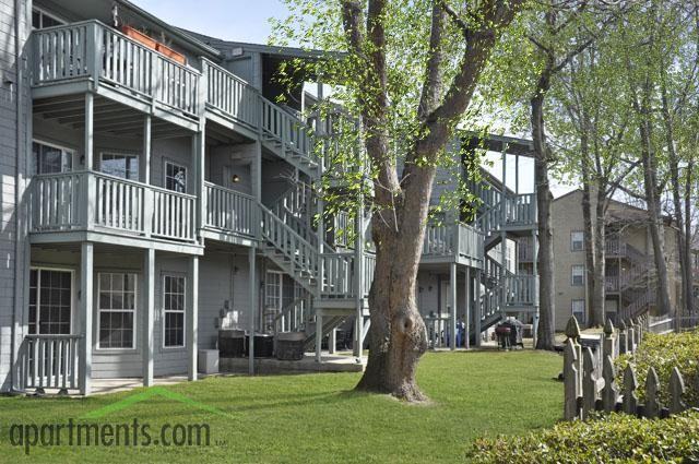 Windsor Commons - Photo 2 of 6