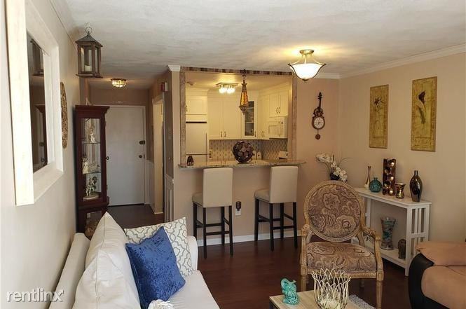 752 Quaker Ln #B308 - Photo 2 of 8