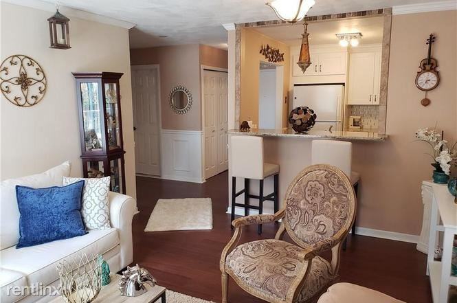 752 Quaker Ln #B308 - Photo 3 of 8