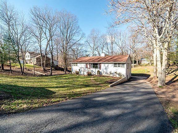 104 Dean St - Photo 2 of 25