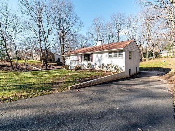 104 Dean St - Photo 3 of 25