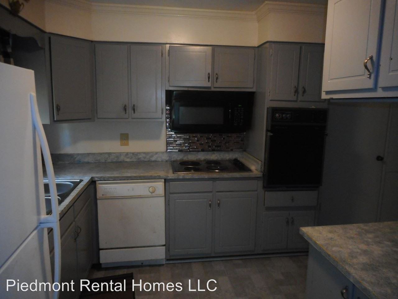 2604 Dumfries Rd - Photo 2 of 4