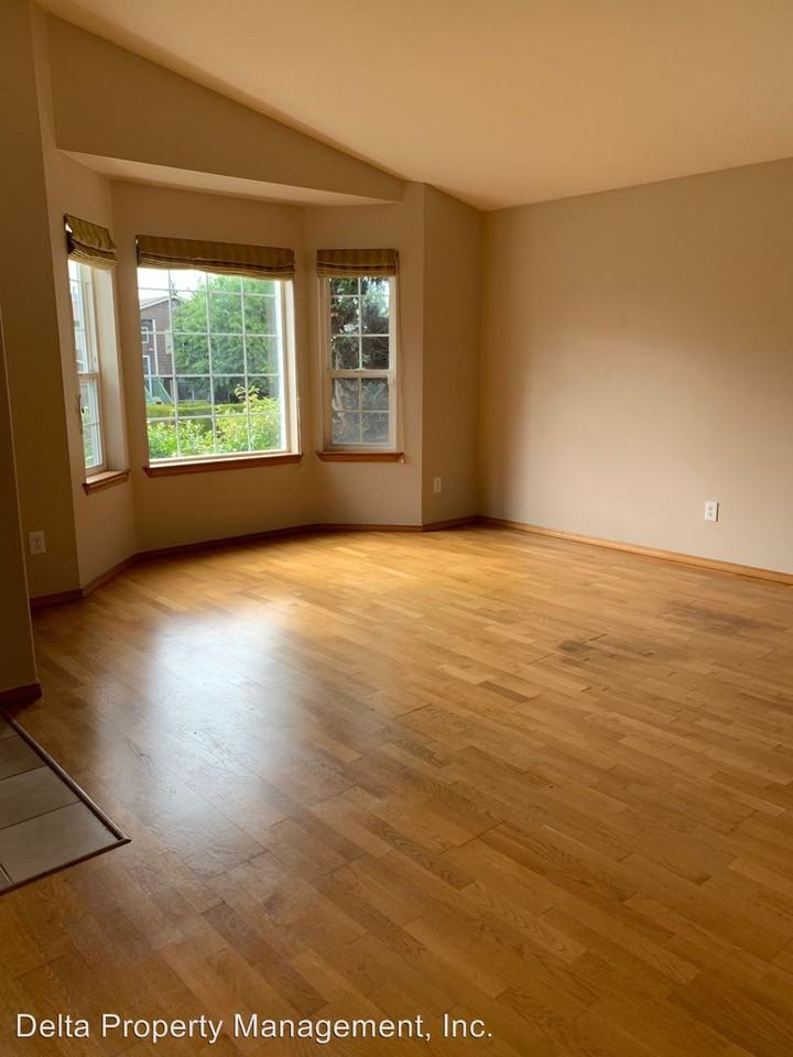17719 Hillside Ct - Photo 2 of 15