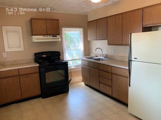 543 Bridge St - Photo 2 of 5
