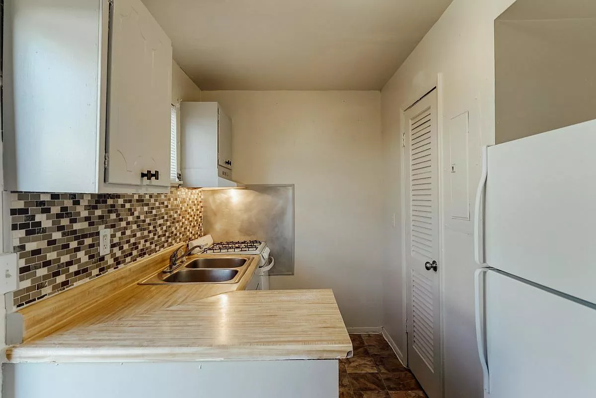 2202 Williamsburg Rd - Photo 3 of 5