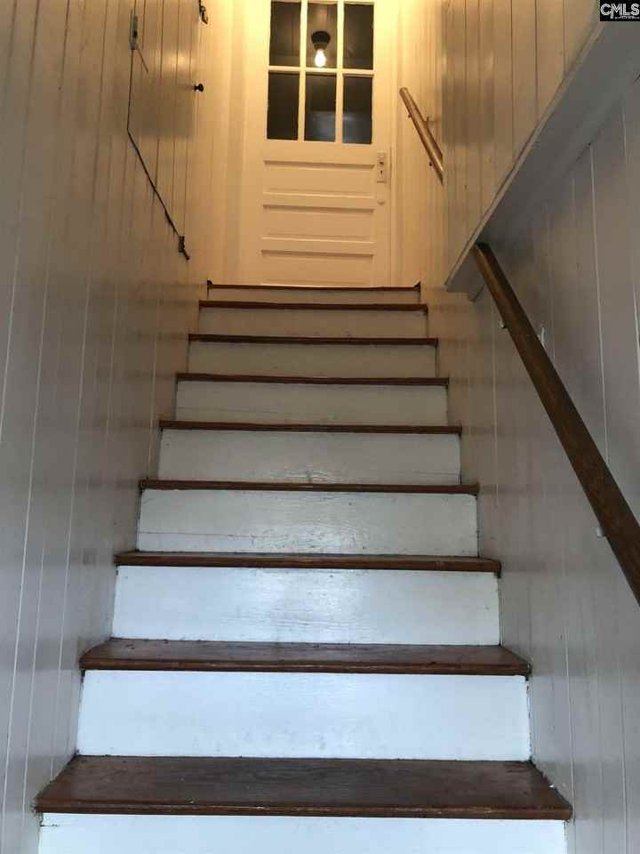 223 Sloan St - Photo 3 of 26