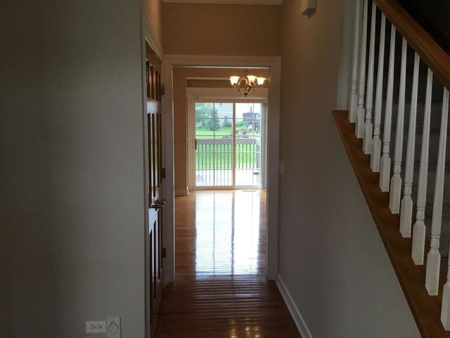 1571 Melbourne St - Photo 2 of 21