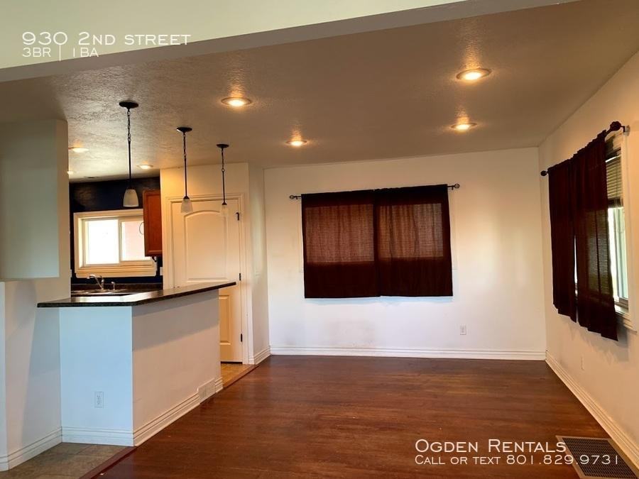 930 2nd St - Photo 3 of 10