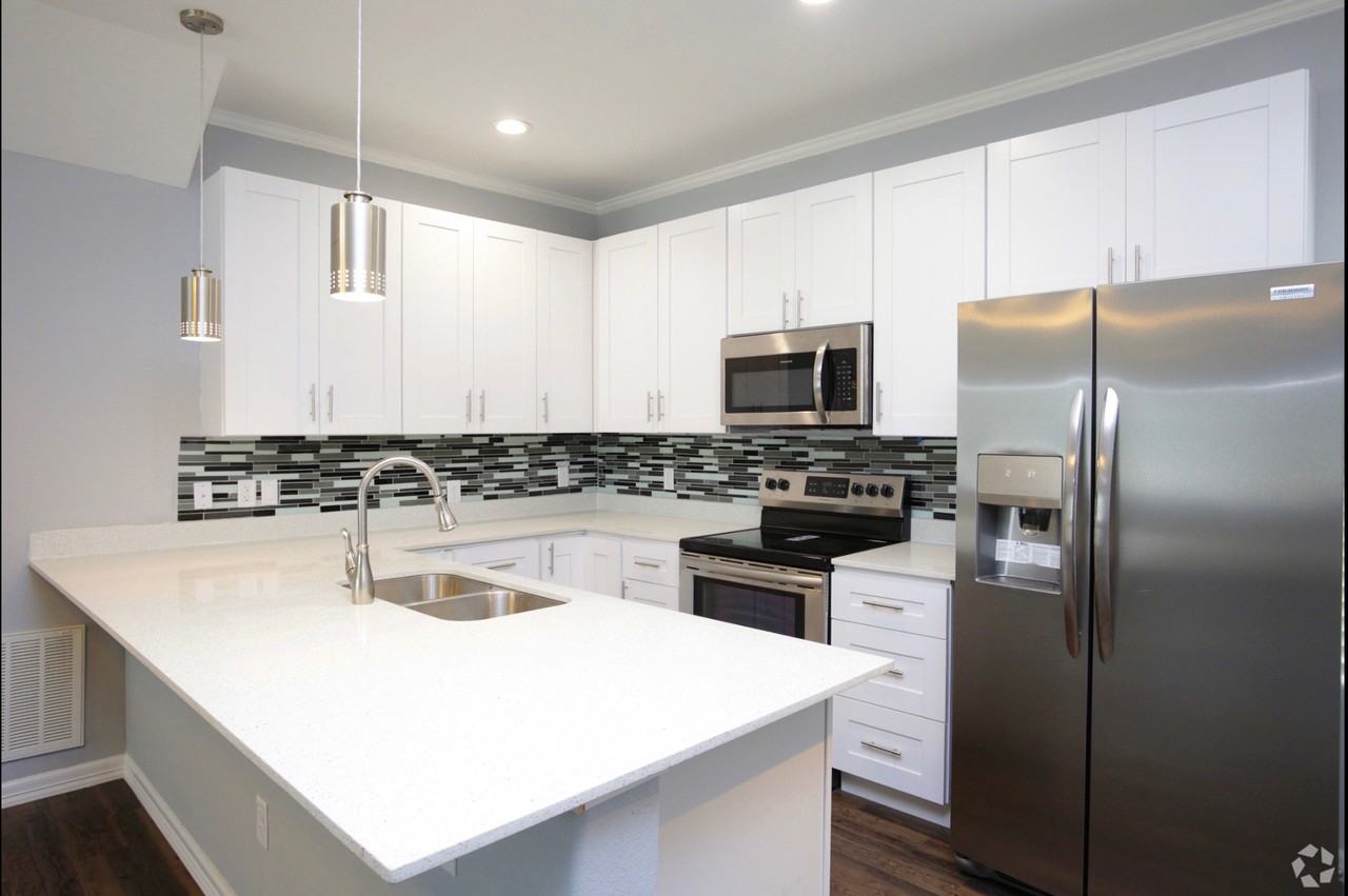 2604 Avenue K - Photo 2 of 26