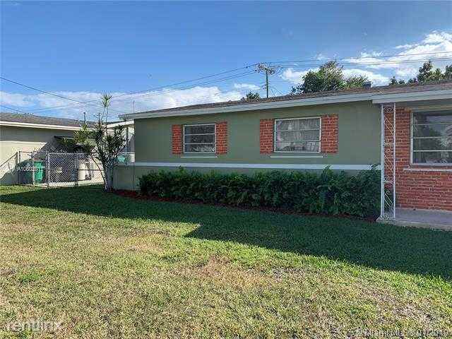 8942 SW 16th St - Photo 2 of 6