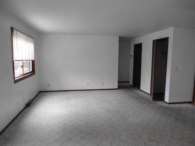 5843 Cambridge Cir - Photo 2 of 17