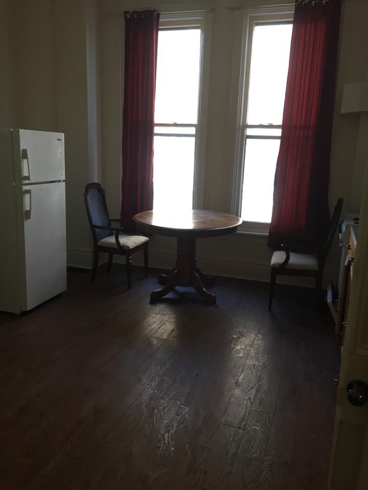 271 Dundas Street East