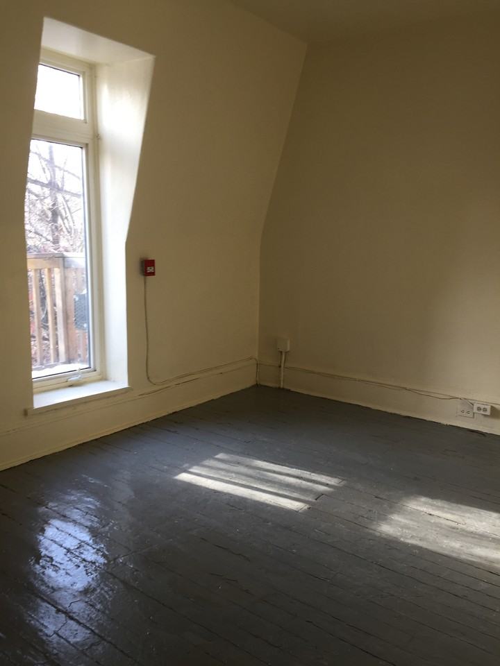 271 Dundas Street East - Photo 9