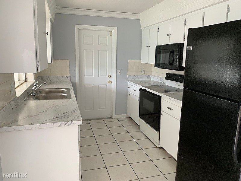 1221 Peachtree Rd - Photo 3 of 10