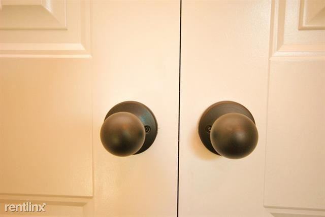 215 N College St - Photo 2 of 40