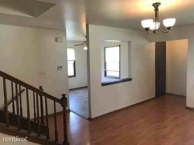 9075 S Chicago Ct - Photo 3 of 13