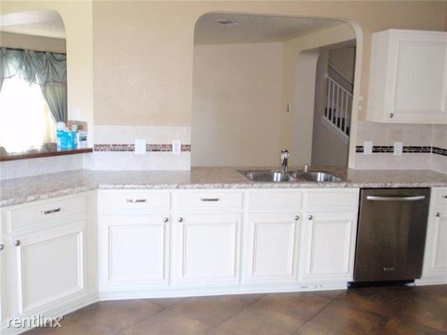 2205 Georgian Dr - Photo 2 of 6