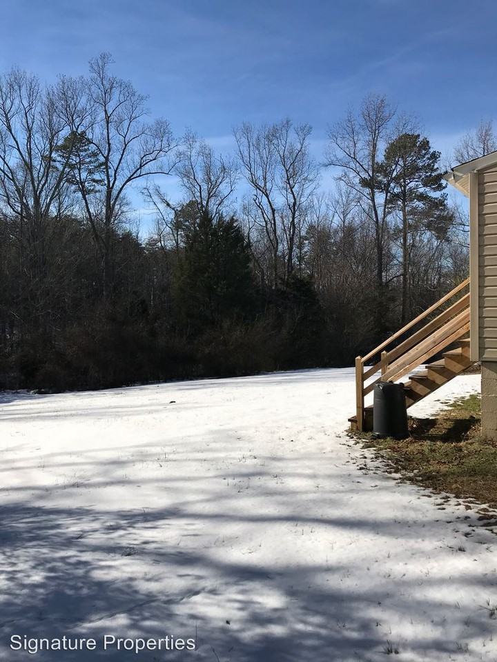 1023 Spencer Ln - Photo 2 of 11