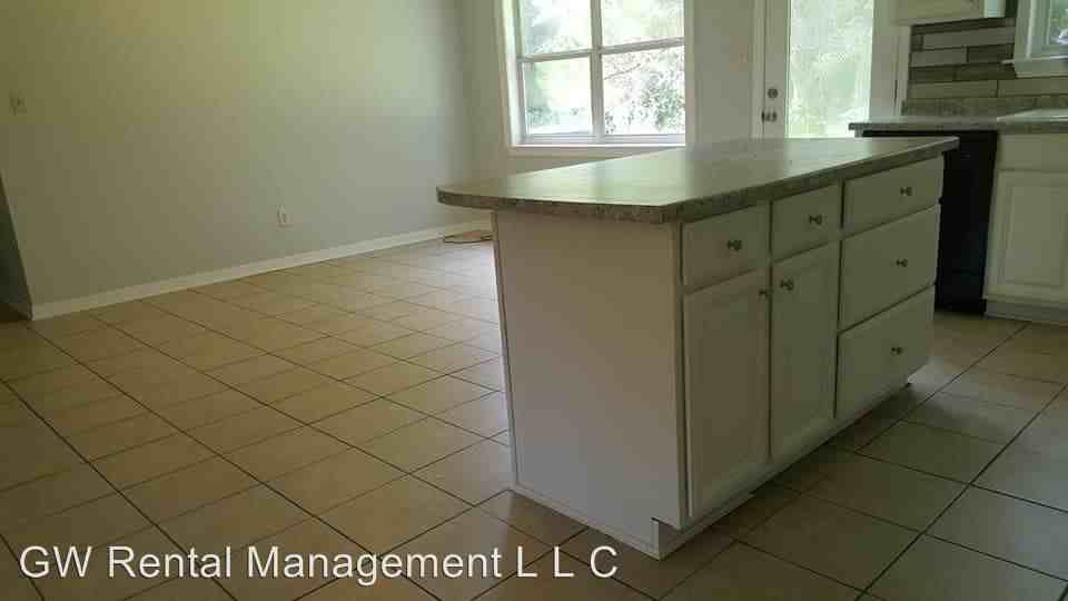 13780 Leatherbury Rd - Photo 3 of 28