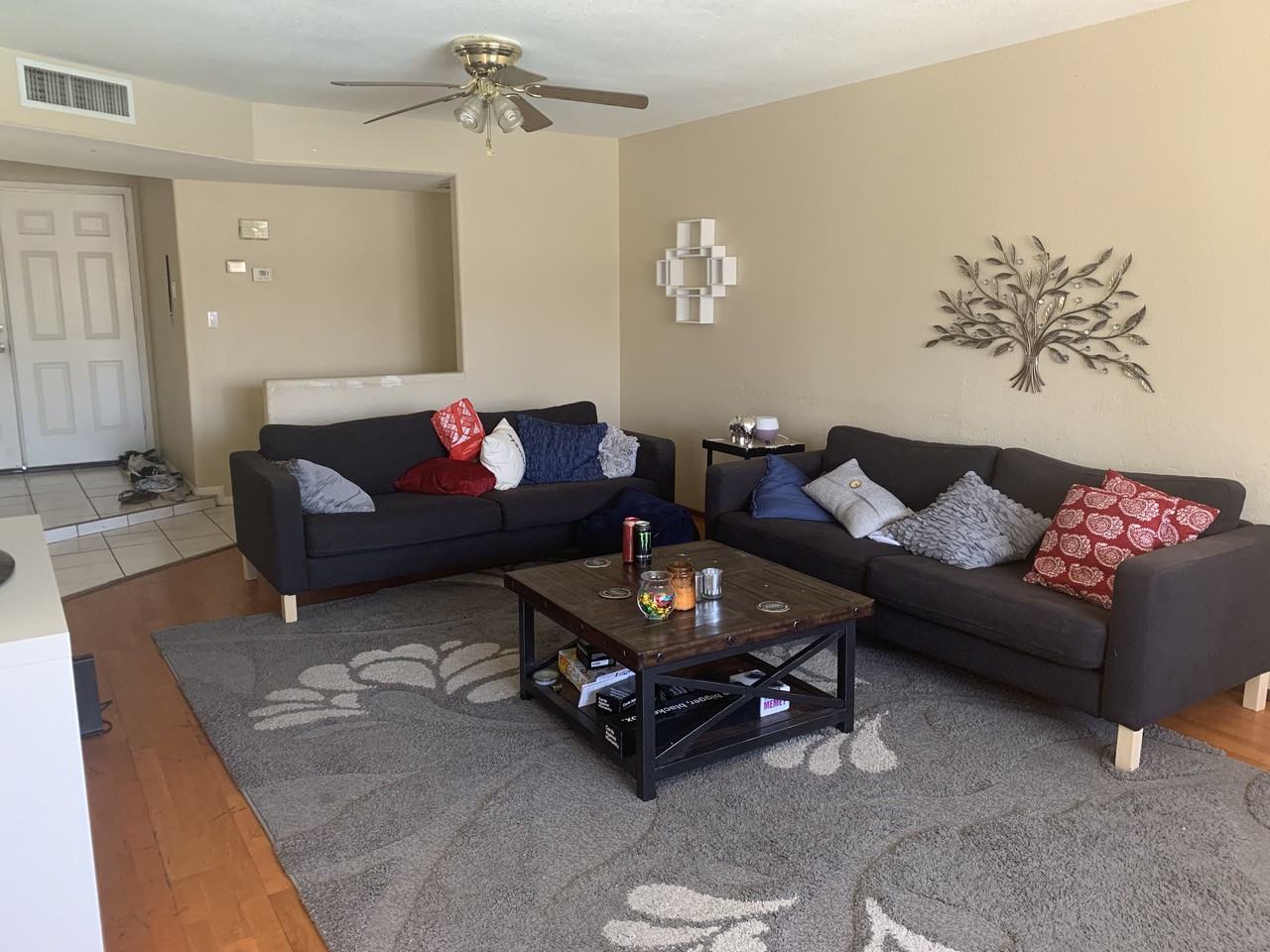 2543 E Huntington Dr - Photo 3 of 10