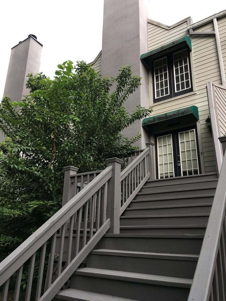 1326 Roxbury Ct - Photo 2 of 34