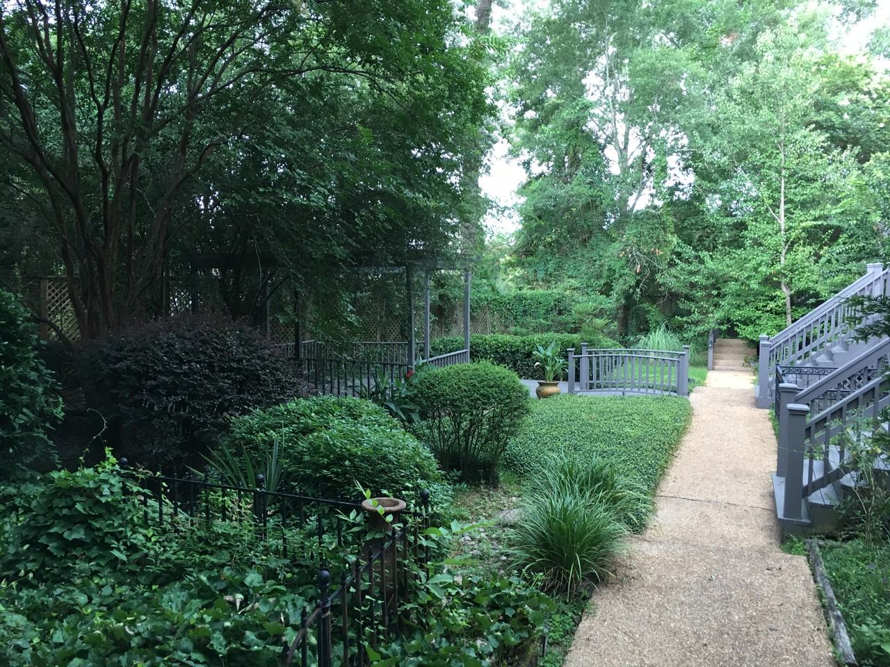 1326 Roxbury Ct - Photo 3 of 34