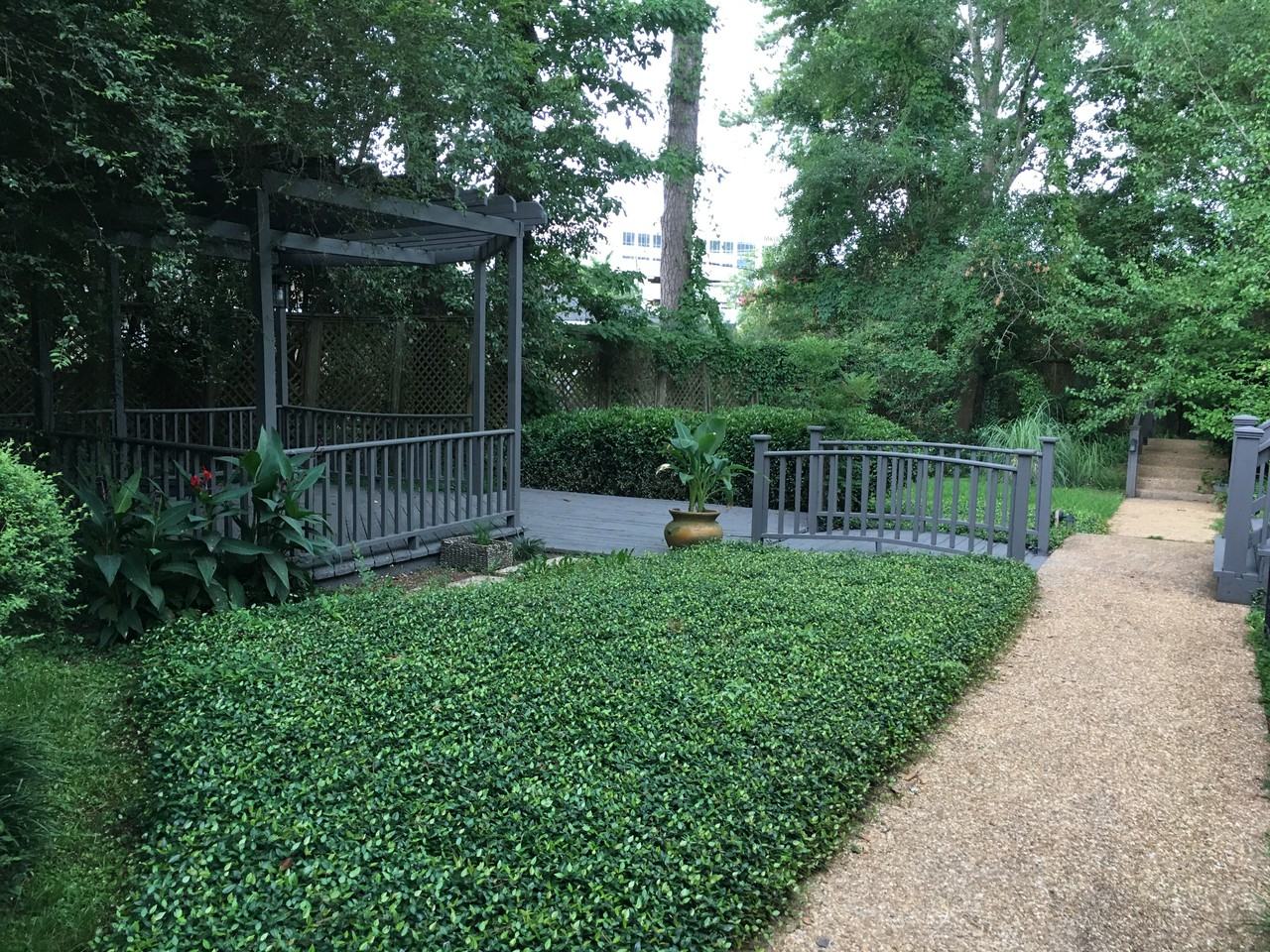 1326 Roxbury Ct - Photo 4 of 34