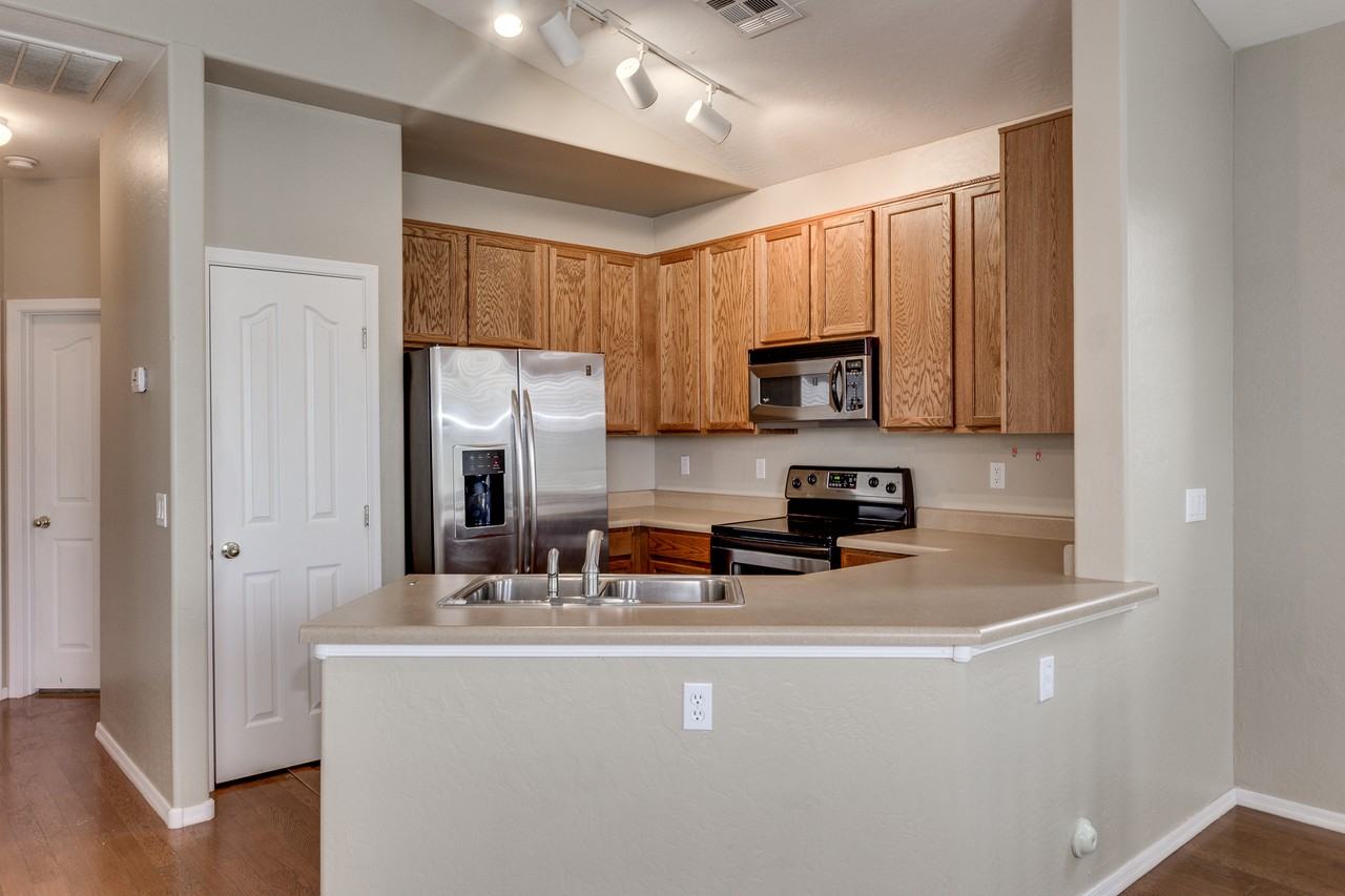 519 N Alder St - Photo 2 of 36