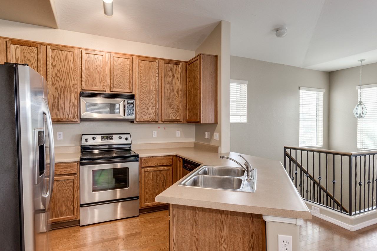 519 N Alder St - Photo 3 of 36