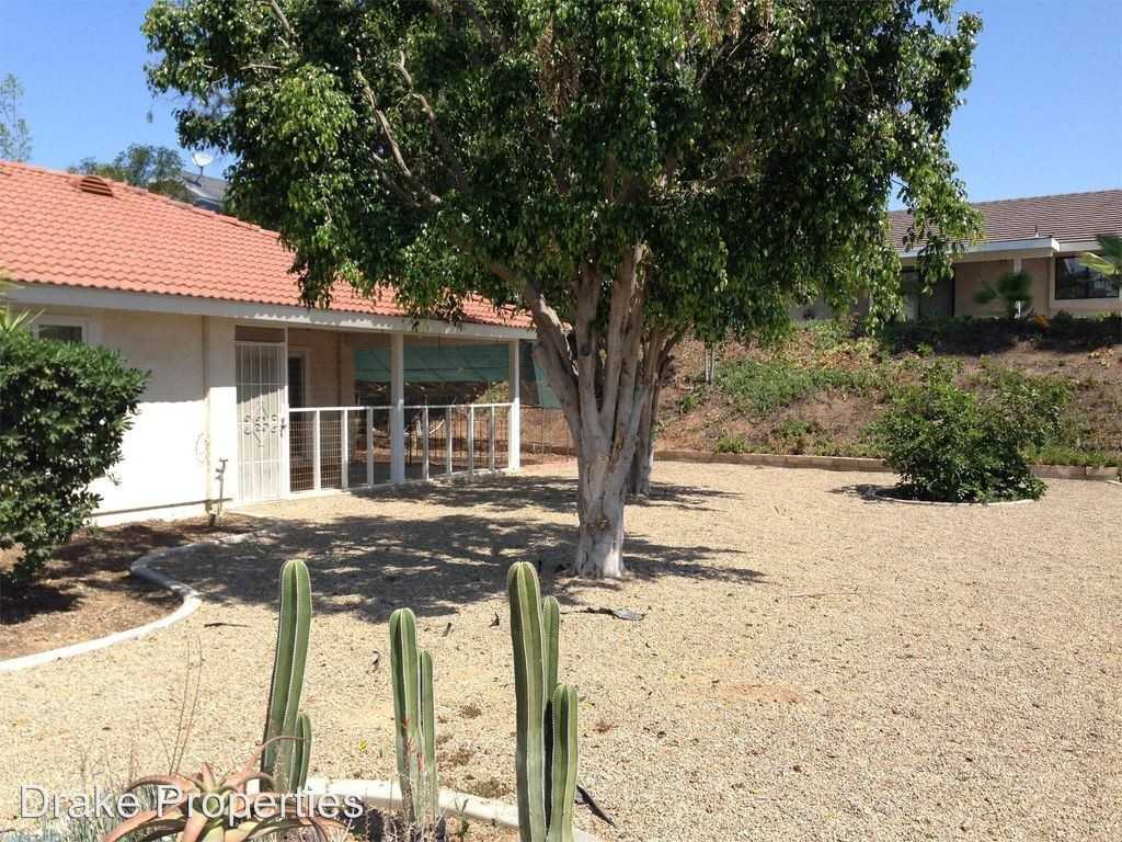 14120 Laurel Dr - Photo 2 of 8