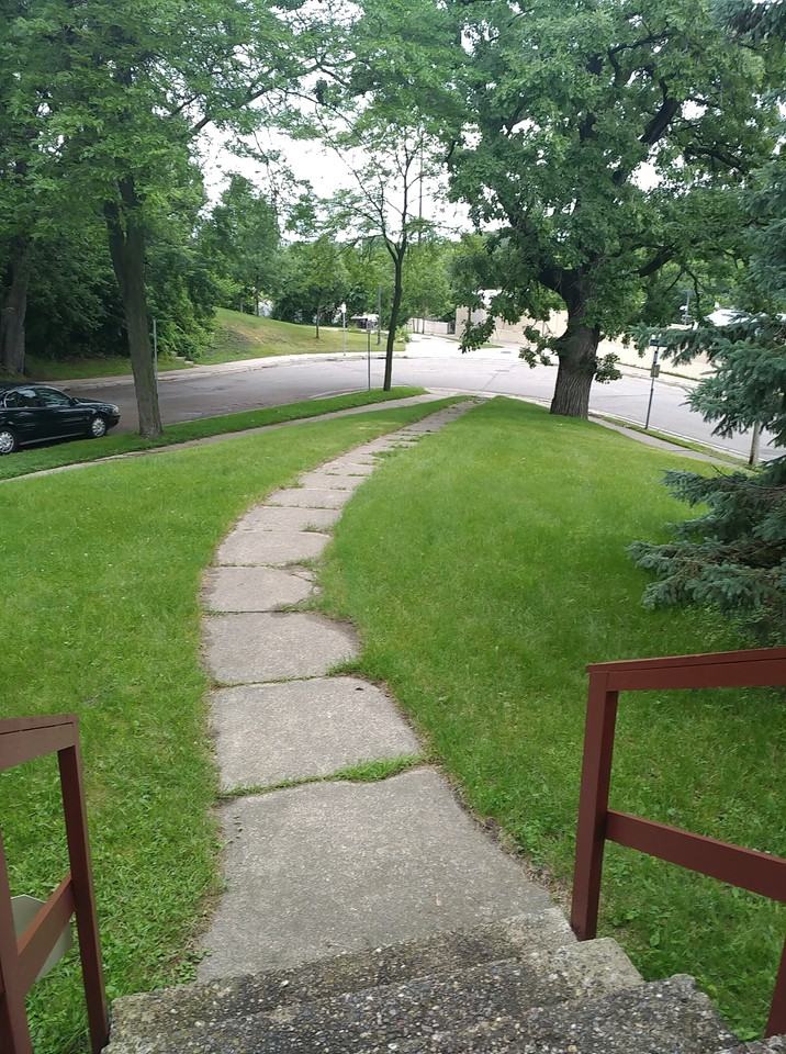 5028 Hiawatha Ave - Photo 3 of 29