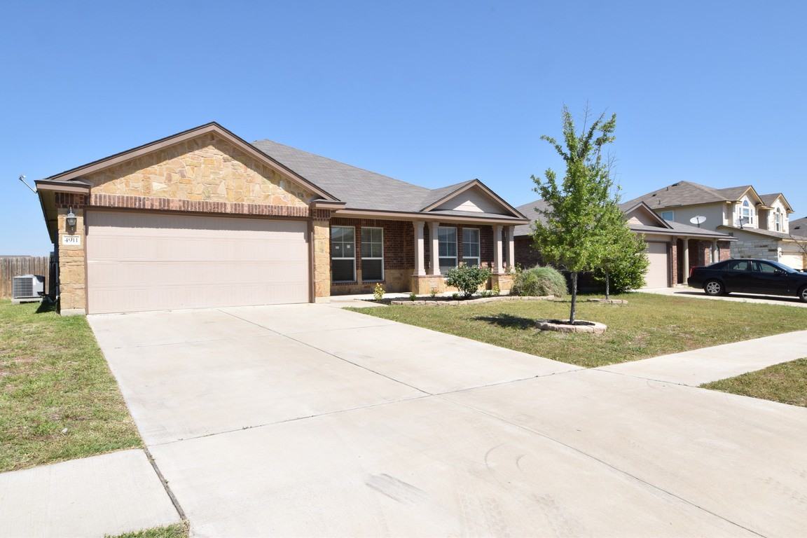 4911 Bridgewood Dr - Photo 4 of 22