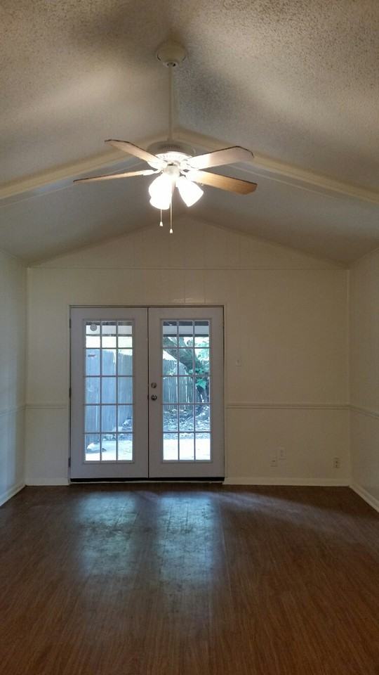 1104 Wake Dr - Photo 2 of 17