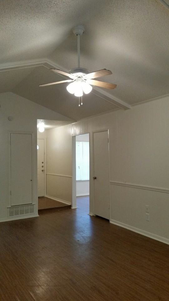 1104 Wake Dr - Photo 3 of 17