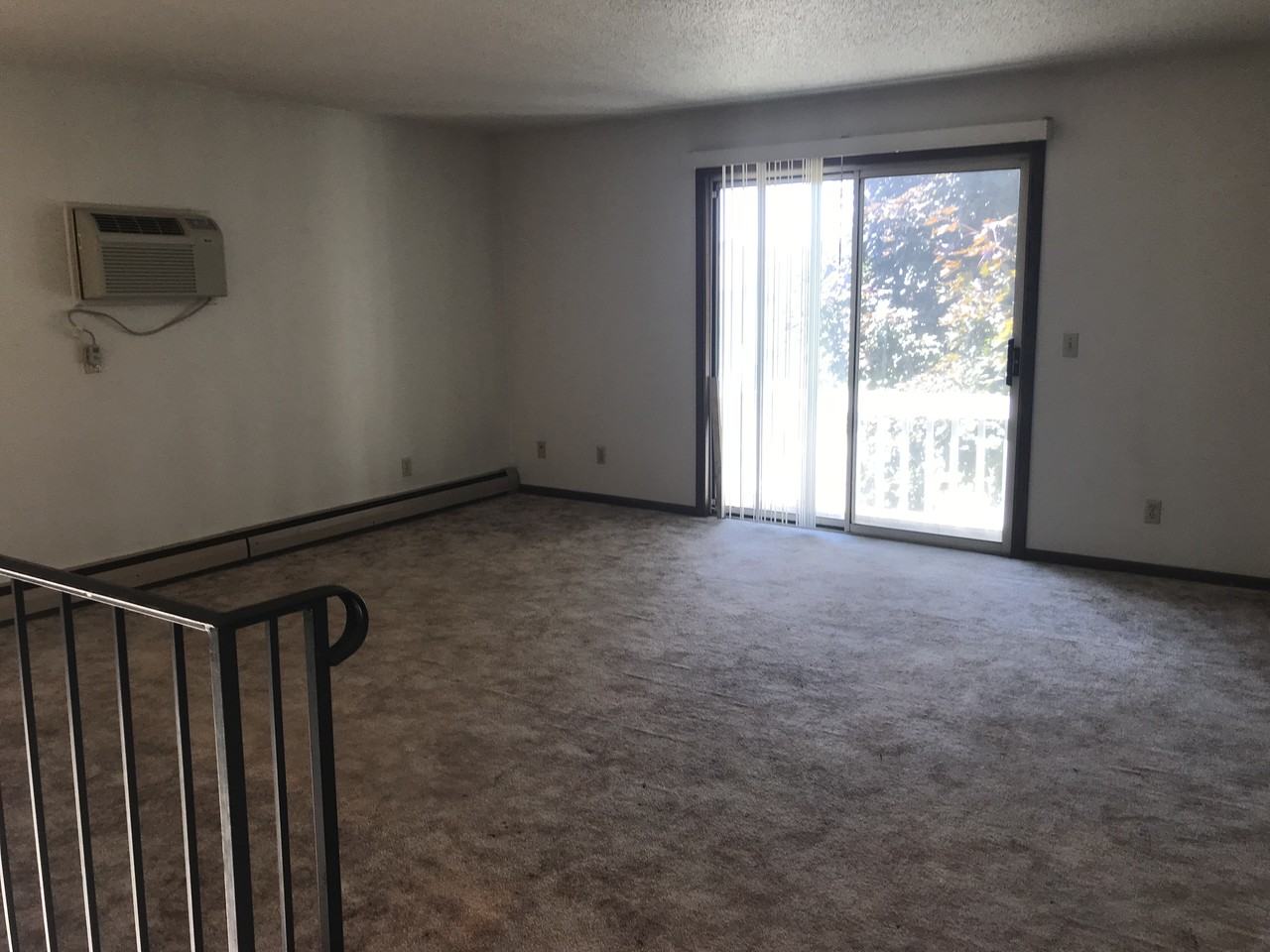 369 Oxford Ct - Photo 2 of 9